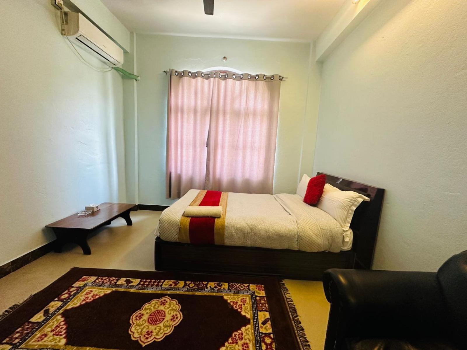Hotel Delta Inn Катманду Экстерьер фото